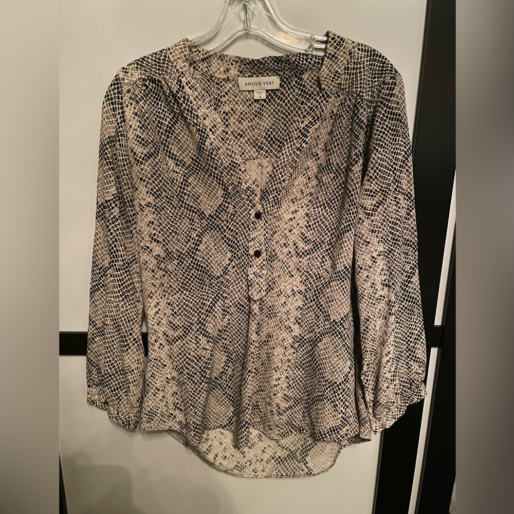 Amour Vert Silk Snake Print Size Medium 3/4 Buttons Blouse